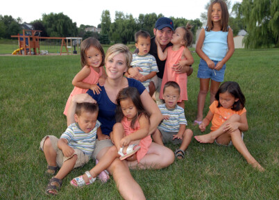 SAMLET: Her er Kate og Jon Gosselin avbildet sammen med sine åtte barn i 2008. Foto: NTB Scanpix SAMLET: Her er Kate og Jon Gosselin avbildet sammen med sine åtte barn i 2008. Foto: NTB Scanpix